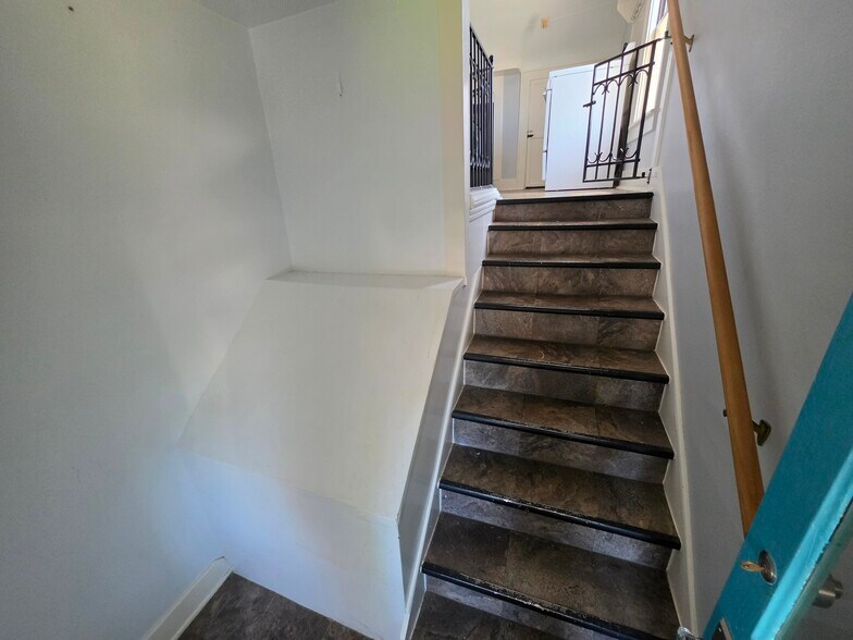 Building Photo - 420 Birney S St