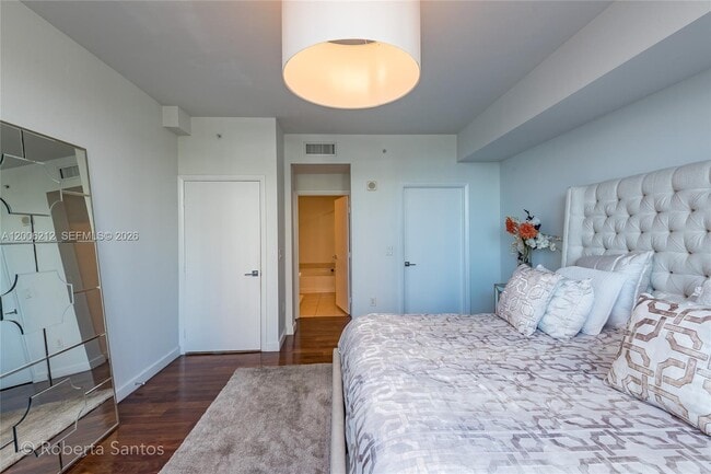 Building Photo - 3340 NE 190th St