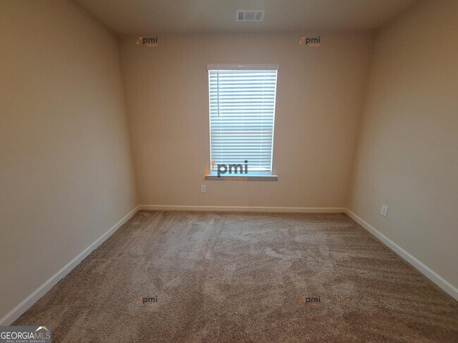 Building Photo - 660 Gleaner Wy