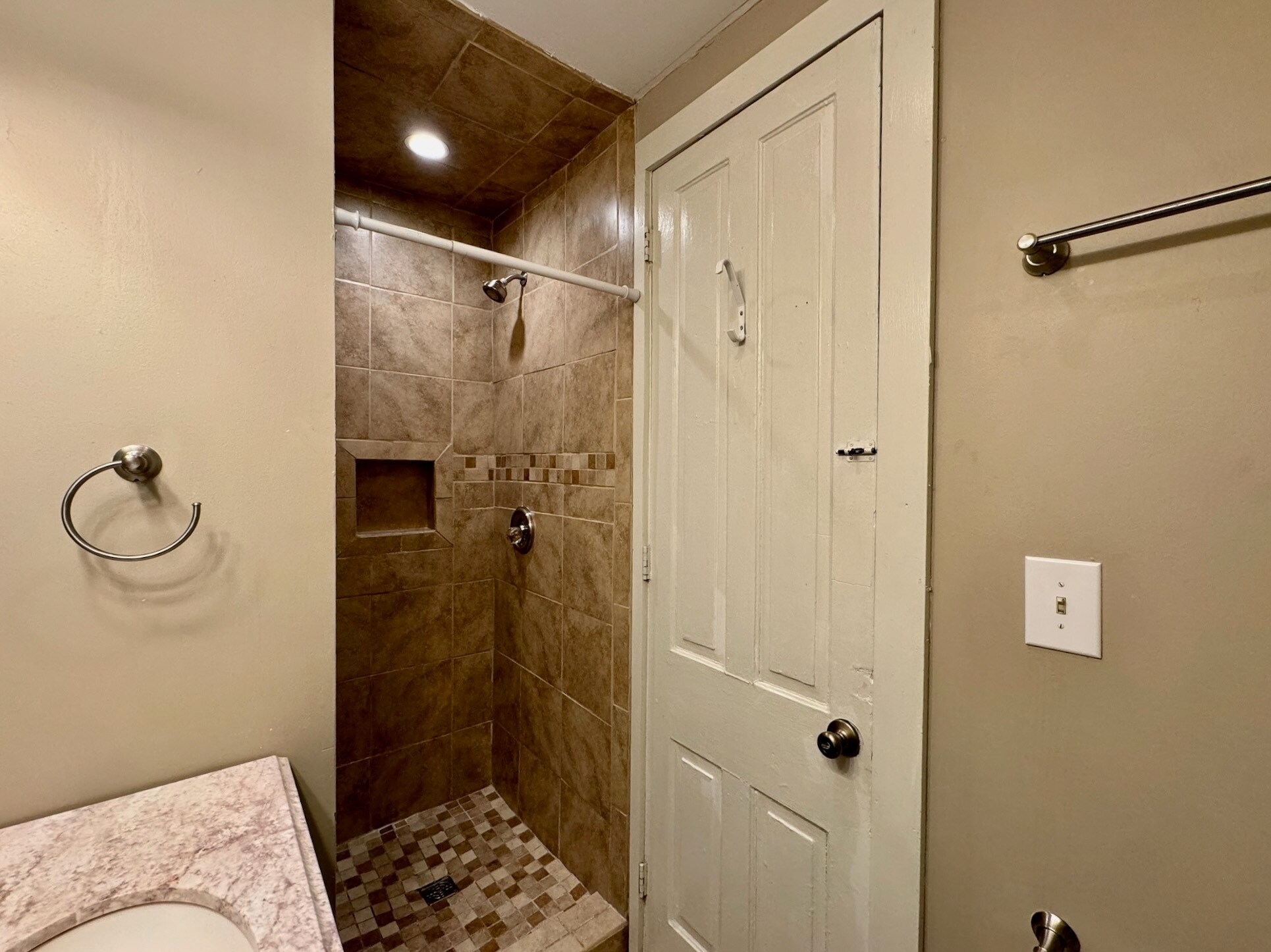 Building Photo - 202 Klotter Ave