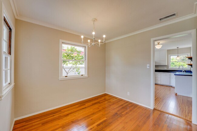 Building Photo - Cute-as-a-Button Coronado "Palmer" Home in a Fabulous School-Side Location – Coronado Village