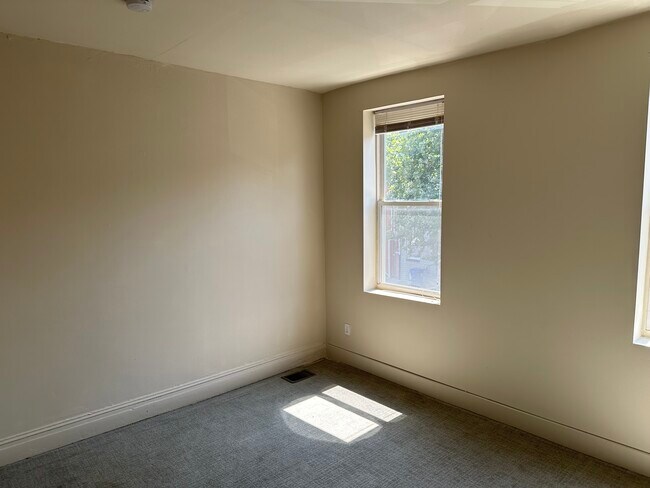 Building Photo - 1742 E Lombard St