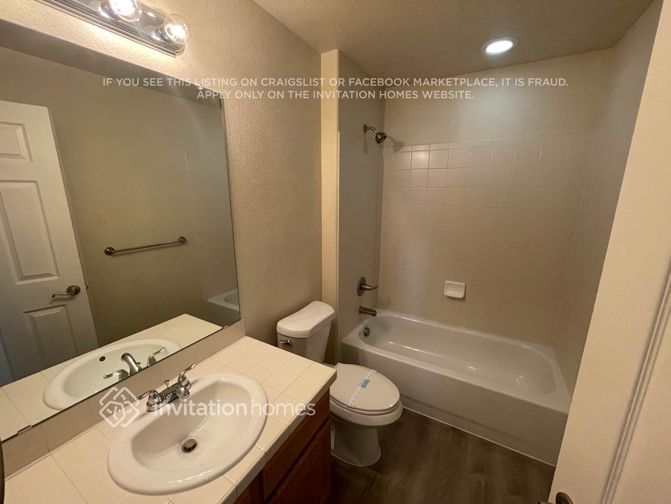 Building Photo - 2448 Bellavista St