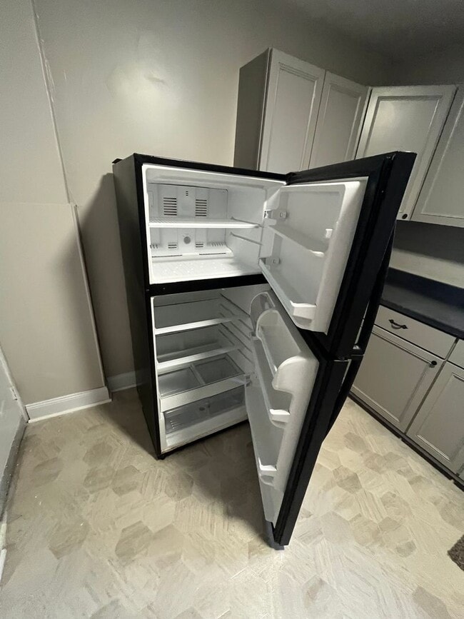 Building Photo - Spacious 3-Bedroom Home with Basement – Available NOW! – $1400/month