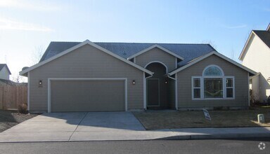 Building Photo - 3 Bedroom Single Level Home in NW Redmond