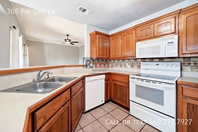 Building Photo - 308 Pin Oak Ln