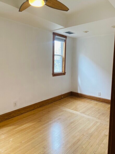 2 windows in 1st Bedroom - 2014 W Fletcher St