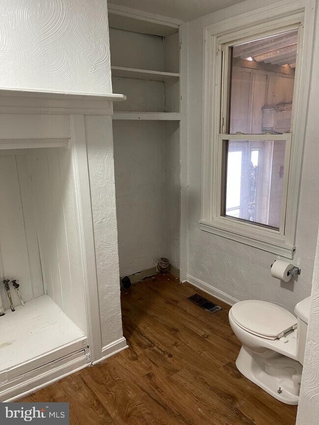 Building Photo - 52 N Broad St