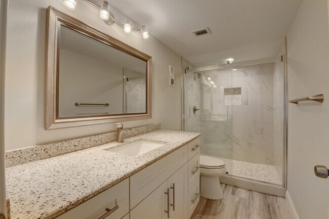 Building Photo - 7076 Huntington Ln