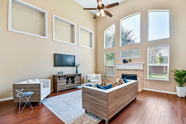 Building Photo - Beautifully Updated Home in Sugar Land’s S...