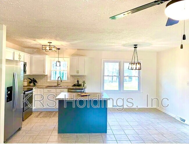 Building Photo - 1121 Sheffield Dr
