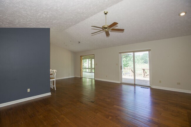 Building Photo - Beautiful 3 bedroom home in Woodlake