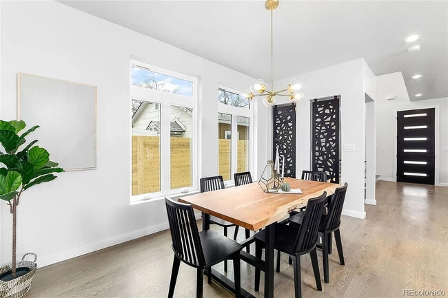 Building Photo - 2458 Chase St