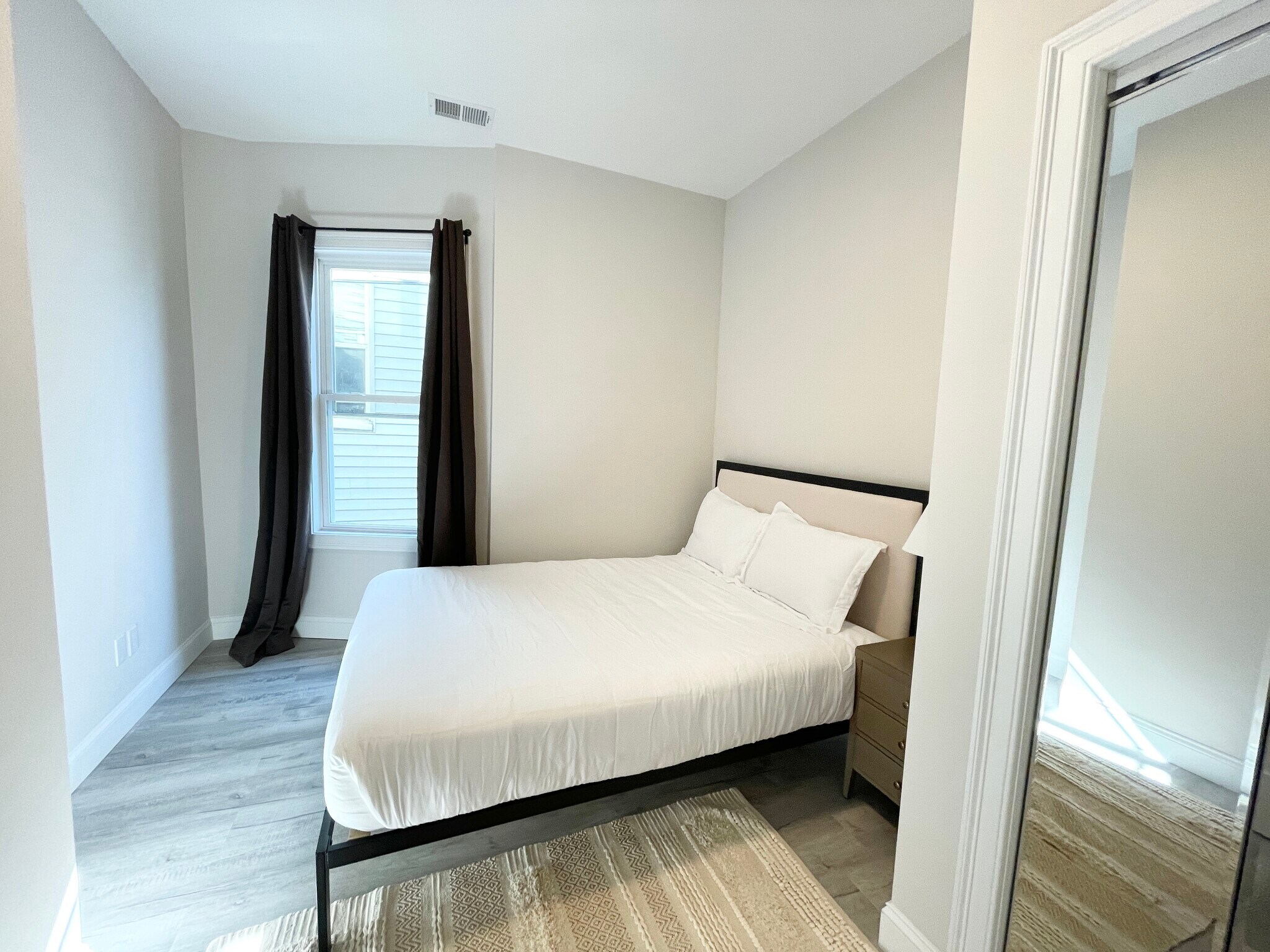 Building Photo - 21 Newport St