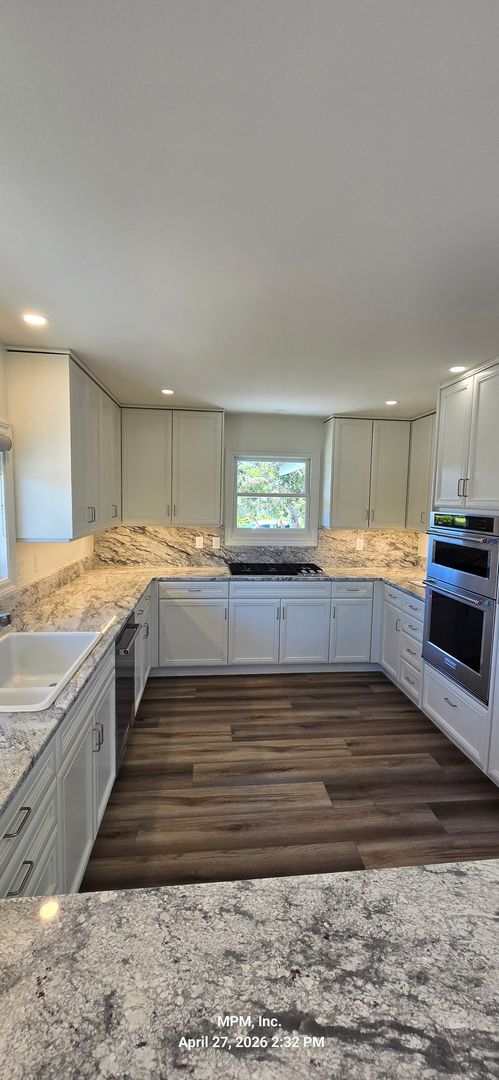 Building Photo - large custom home with peek a boo ocean views