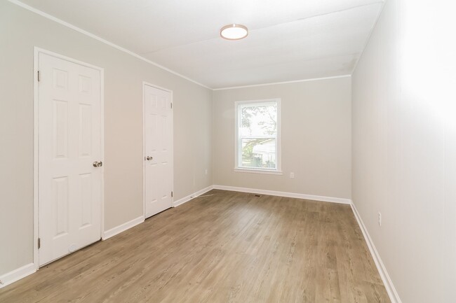 Building Photo - 111 Camellia Cir