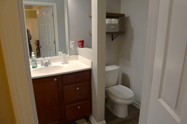 Building Photo - 1023 Rueland Dr