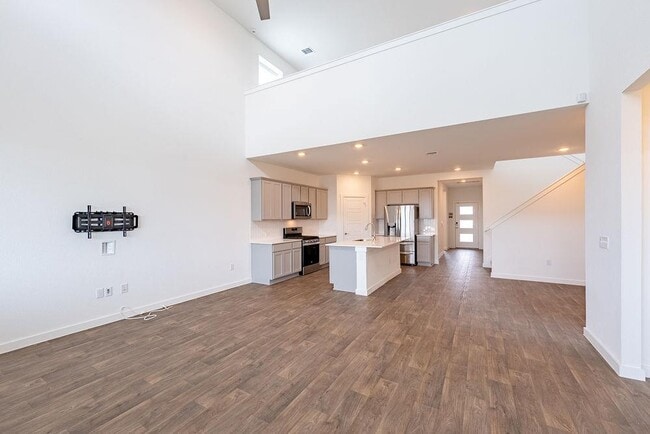 Building Photo - 2901 Louris Ln