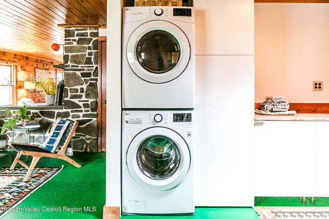 Building Photo - 671 Watson Hollow Rd