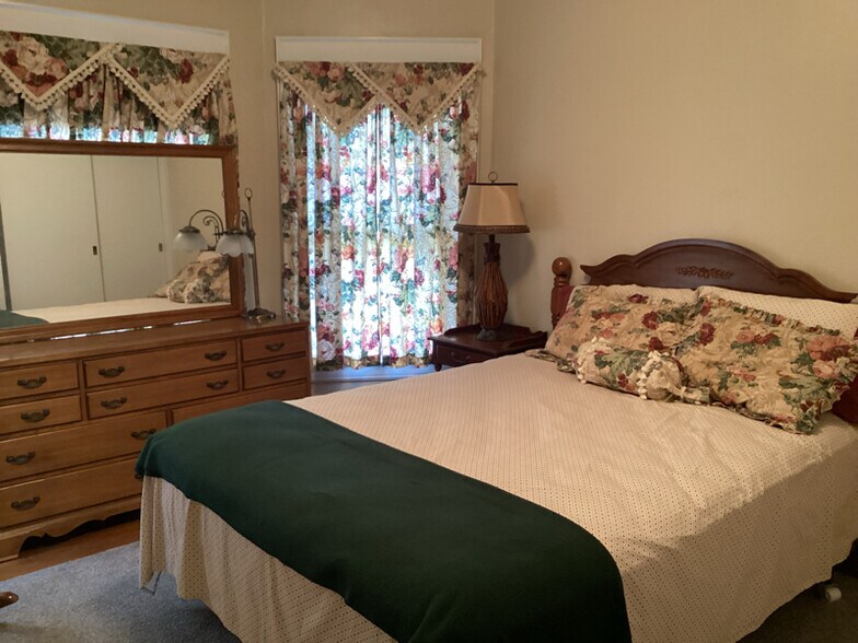 Building Photo - 269 W Borden Ave