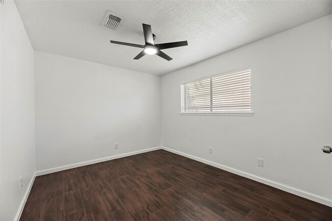 Building Photo - 15362 Meadow Village Dr