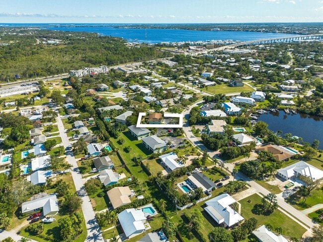 Building Photo - 983 NW Spruce Ridge Dr