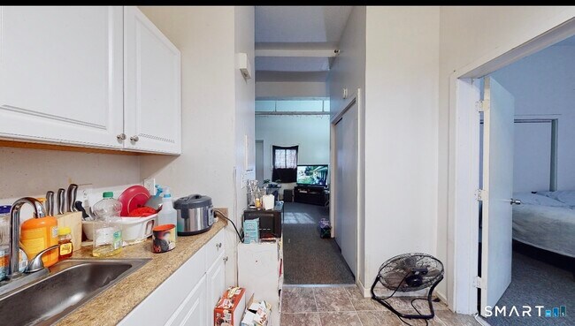 Building Photo - 666 Main St