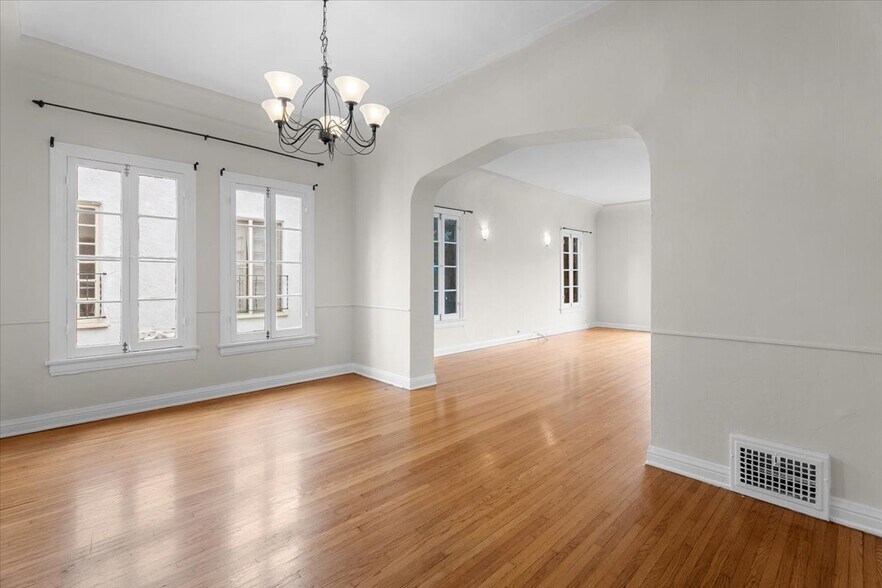 Building Photo - 429 N Gardner St