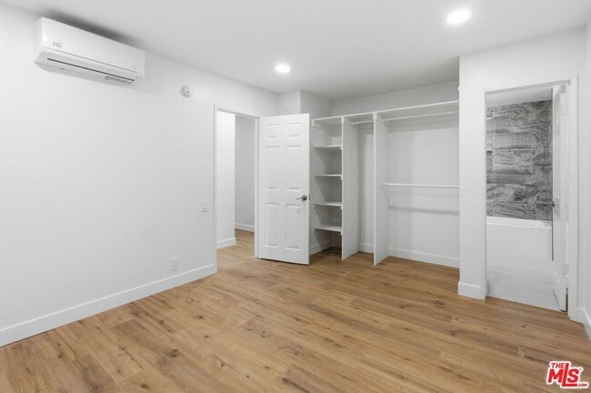 Building Photo - 614 6th Ave