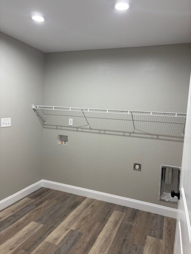 Building Photo - Maryville City, Newly Constructed, 3 Bedroom 2 Bath Home Call Debra Johnson 865-591-8281 or Ed Jo...
