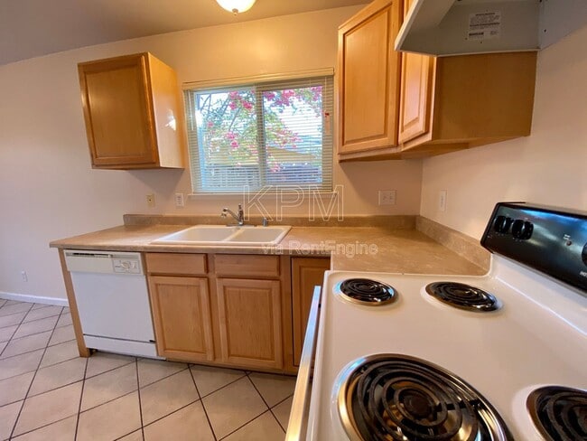 Building Photo - 7714 Brentwood Dr