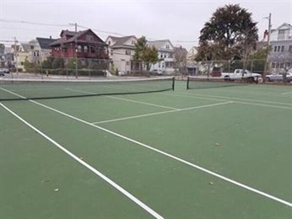 Building Photo - 68 Burnside St