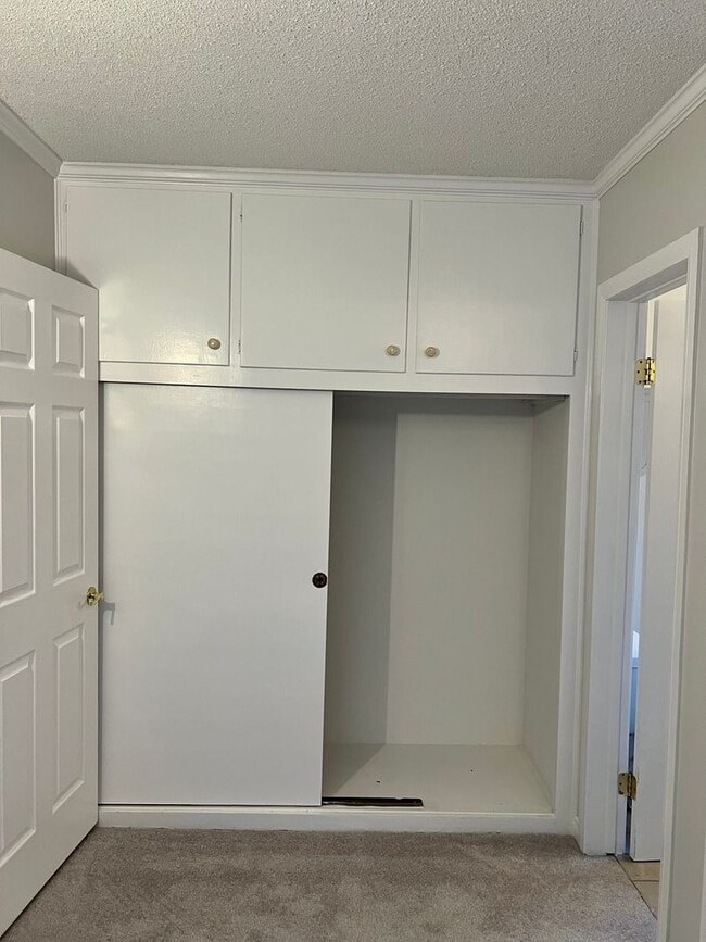 Building Photo - Spacious 3 Bedroom House with Private Gara...