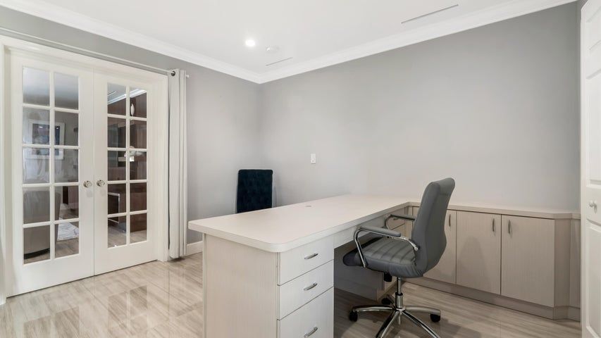 Building Photo - 831 Dover St