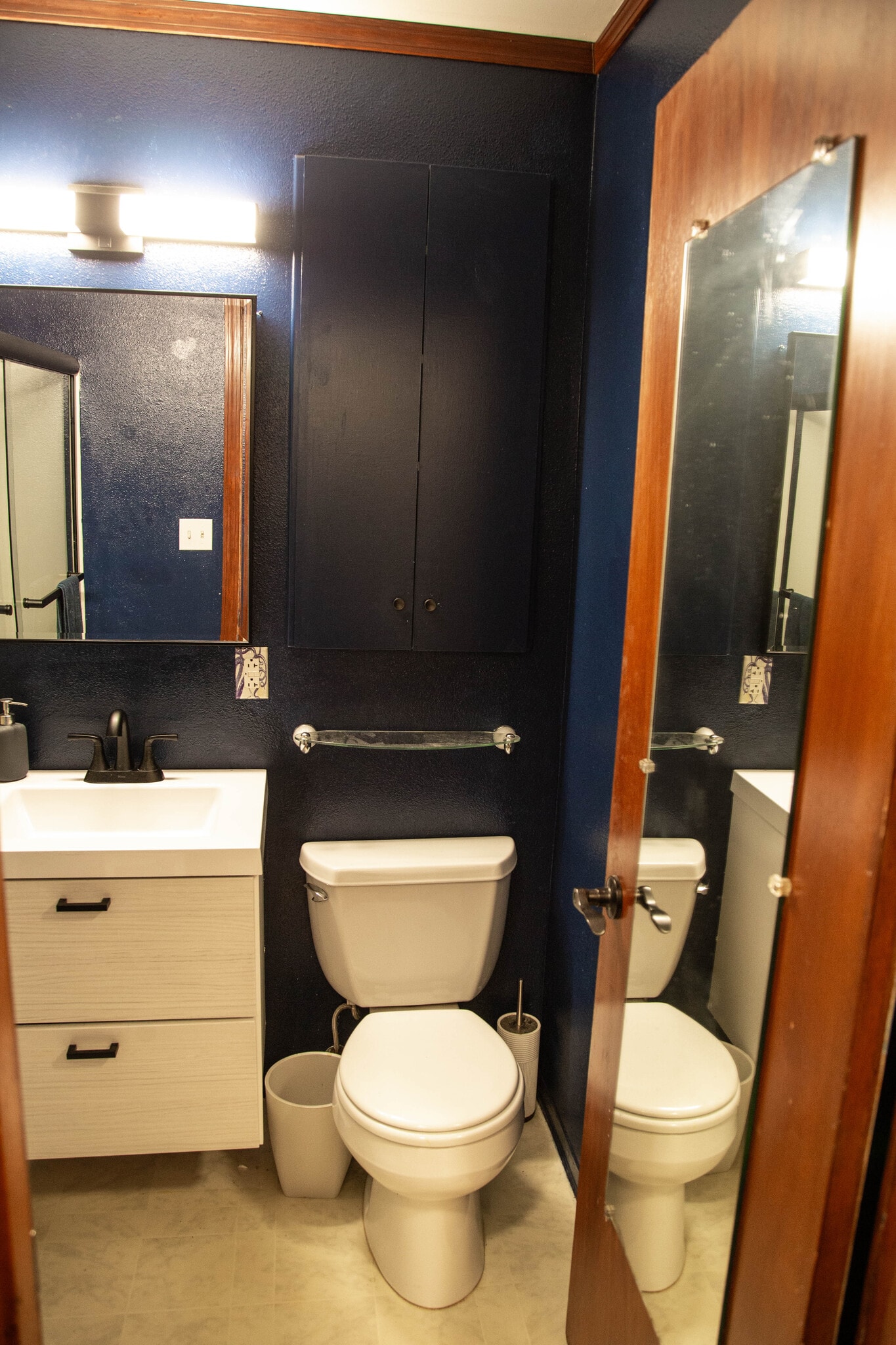 Building Photo - 6647 N Astor St