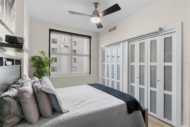 Building Photo - 1208 E Kennedy Blvd