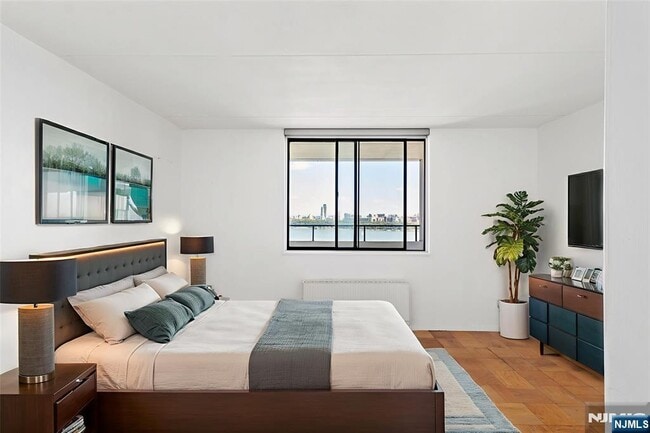 Building Photo - 250 Gorge Rd