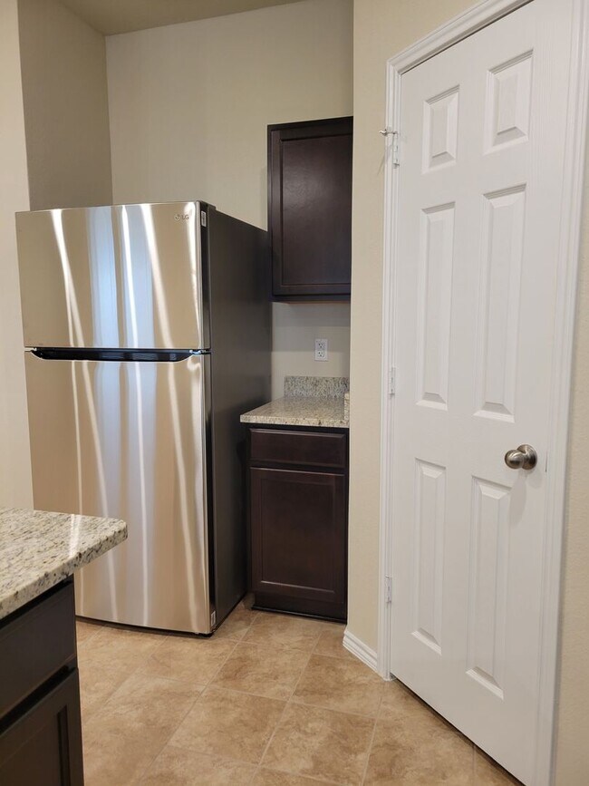 Building Photo - BEAUTIFUL YOWELL RANCH HOME!