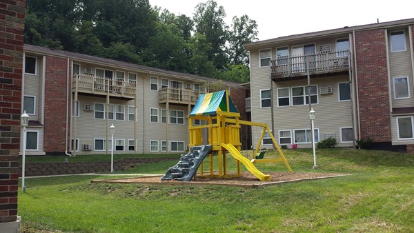 Building Photo - Colonial Park