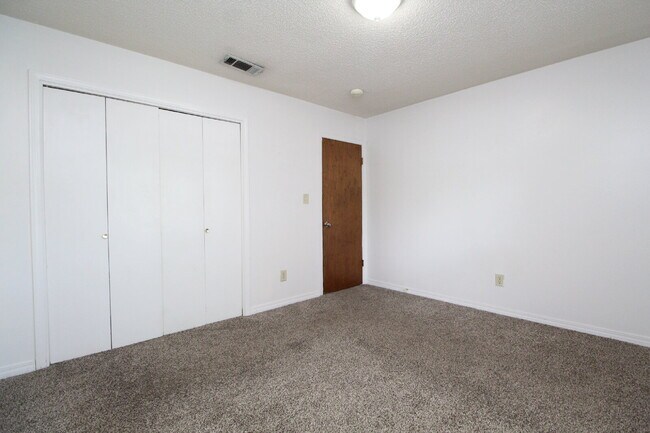 Building Photo - 2BD/1BA Duplex in NE Pensacola – Fenced Ya...