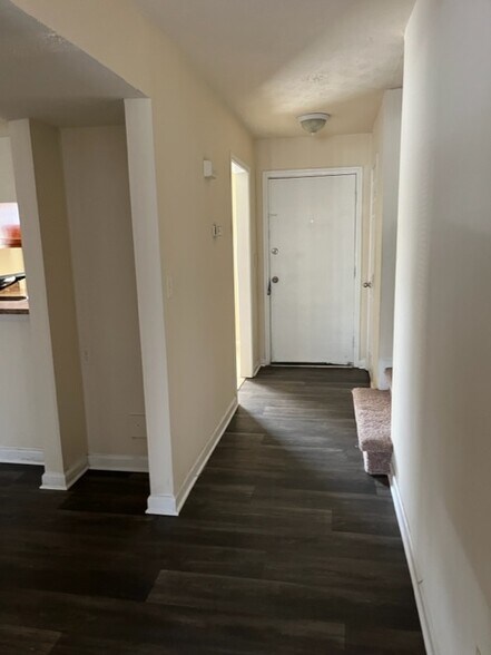 Building Photo - 240 Scandia Cir