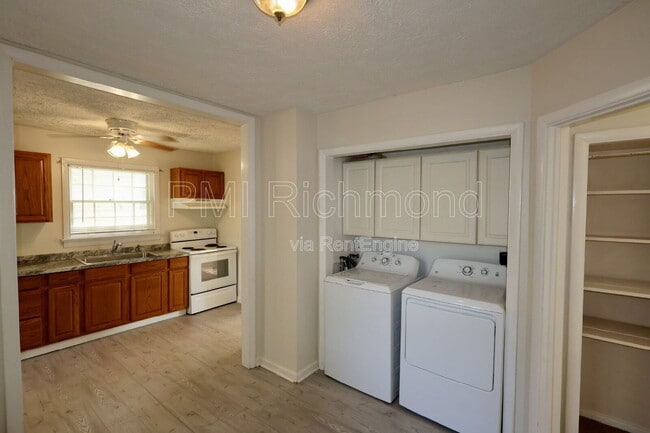 Building Photo - 204 North Juniper Ave