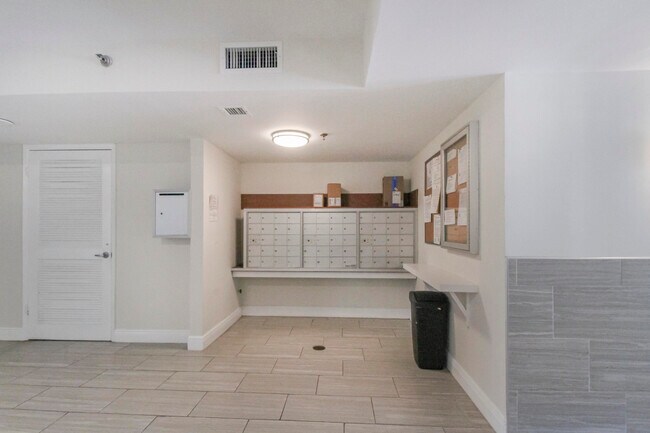 Building Photo - 955 Egret Cir
