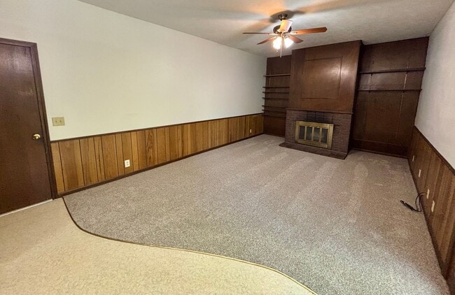 Building Photo - 1405 Westwind Dr