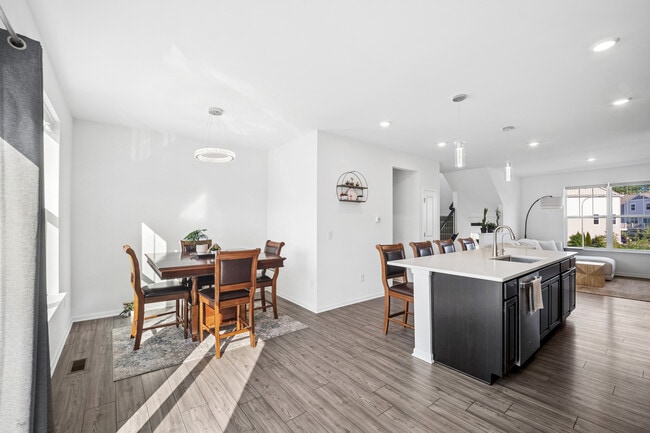 Building Photo - 1034 Atterberg Rd