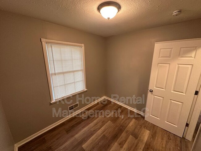 Building Photo - 7707 E 108 Terrace