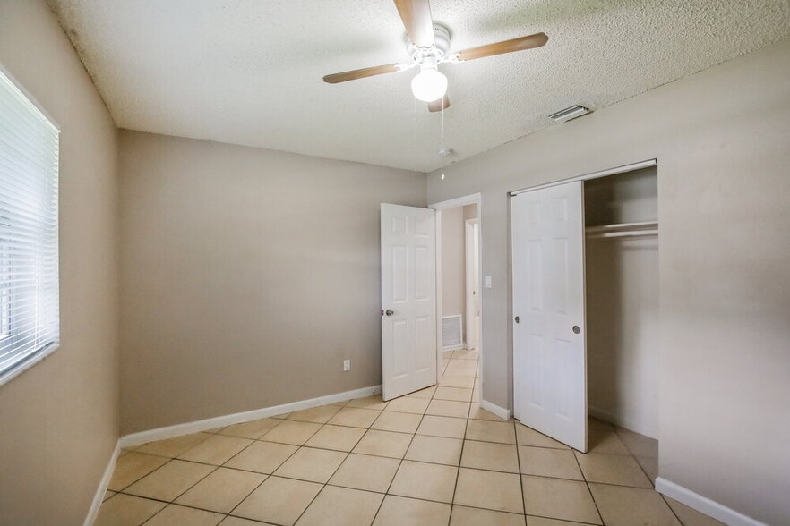 Building Photo - 357 NW 6th Ct