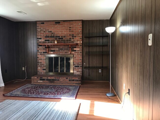 Building Photo - 5603 Lalos St