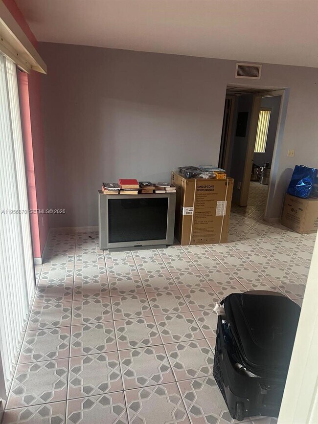 Building Photo - 855 NE 209th St