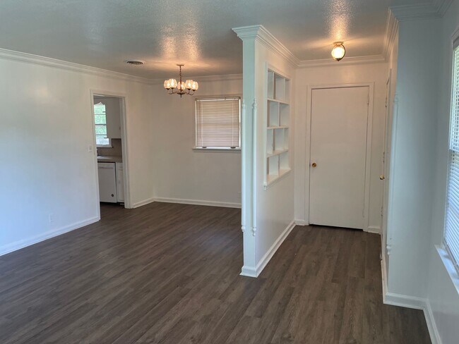 Building Photo - 688 Joryne Dr